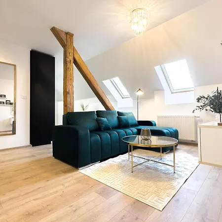 Palace Apartment, Center Of