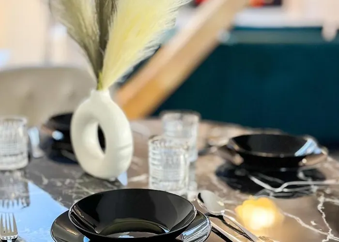 Palace Apartment, Center Of